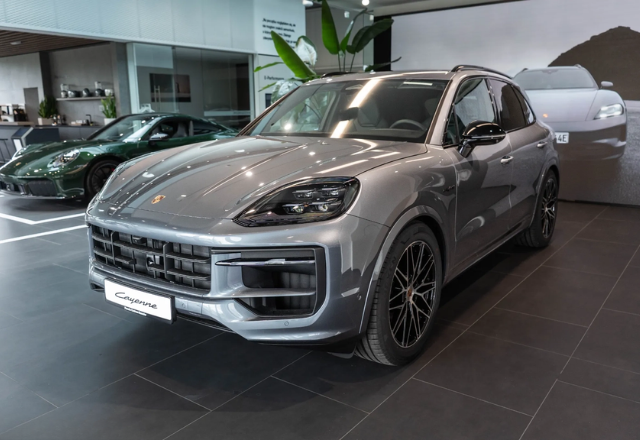 Porsche Cayenne E-Hybrid PHEV Black Edition