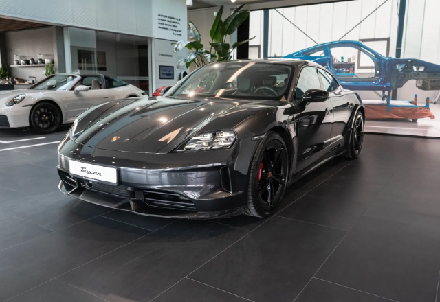 Porsche Taycan 105kWh 4S Black Edition