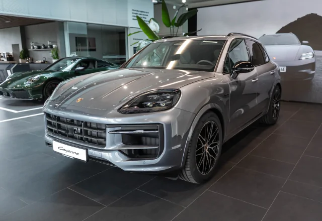 Porsche Cayenne E-Hybrid PHEV Black Edition